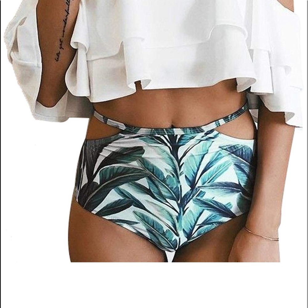 New small Off Shoulder Ruffled Bikini Set - Picture 7 of 7